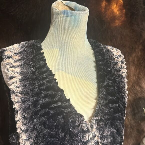 Cupio faux fur vest M (6008) - Picture 2 of 7